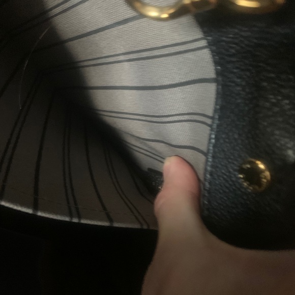 Louis Vuitton Montaigne MM - Picture 6 of 9